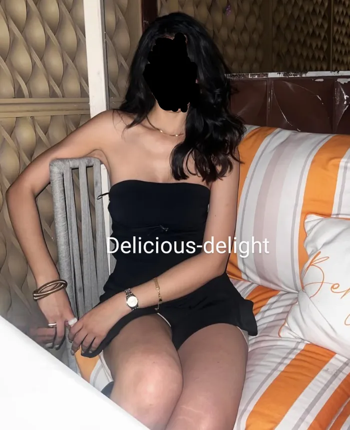 When you meet a business client, present your wife like this. Chances of deal getting closed increases by 500%