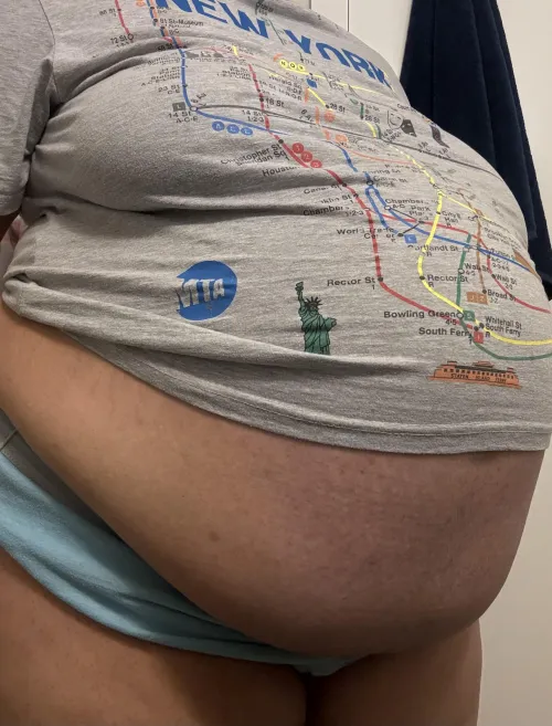 When your 7 months pregnant with twins, NOTHING fits 😂