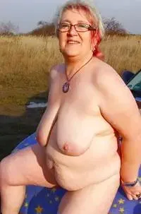Wouaaaaa beautiful saggy tits