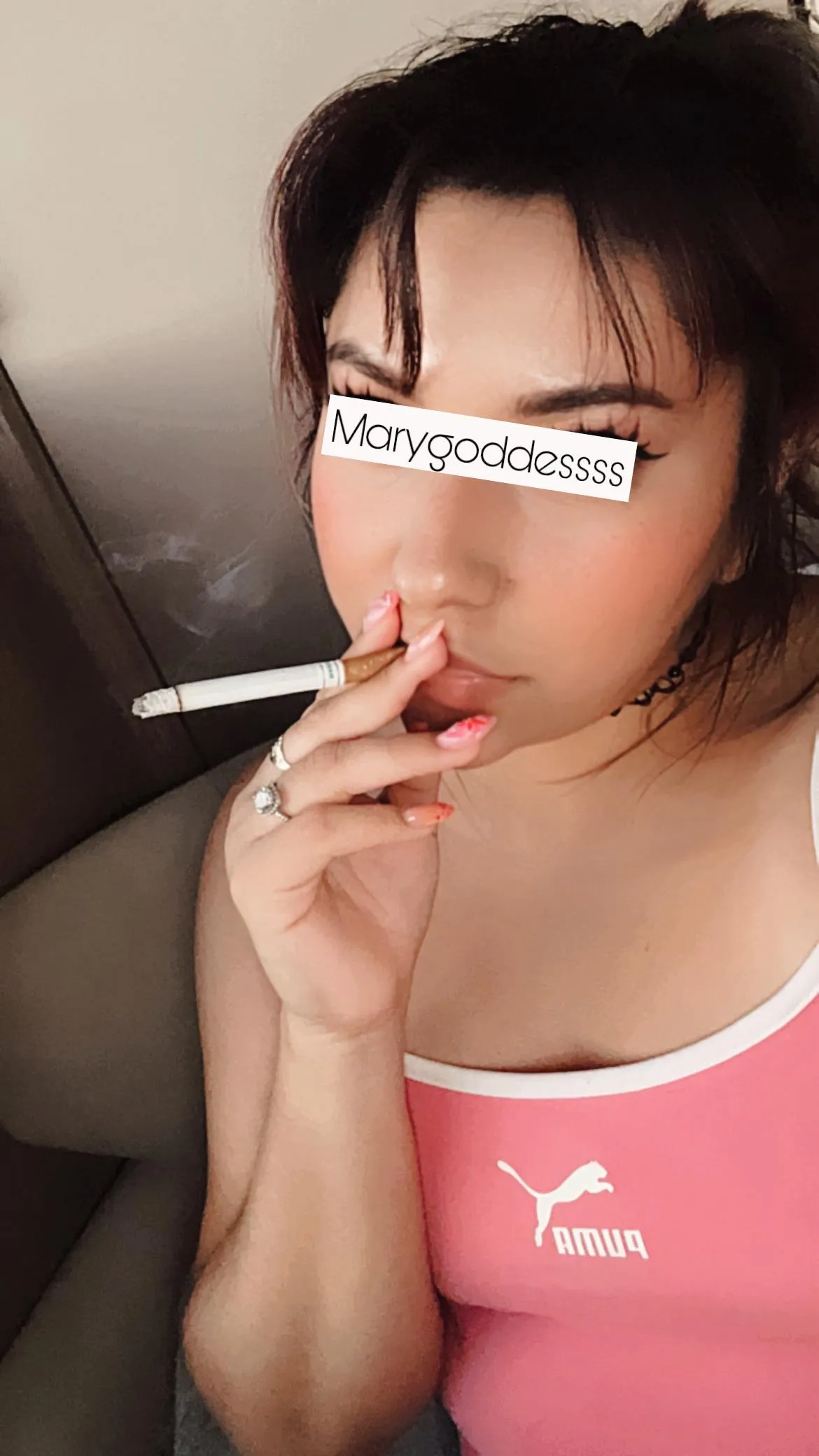 Your latina goddess had finally arrived 💨🚬