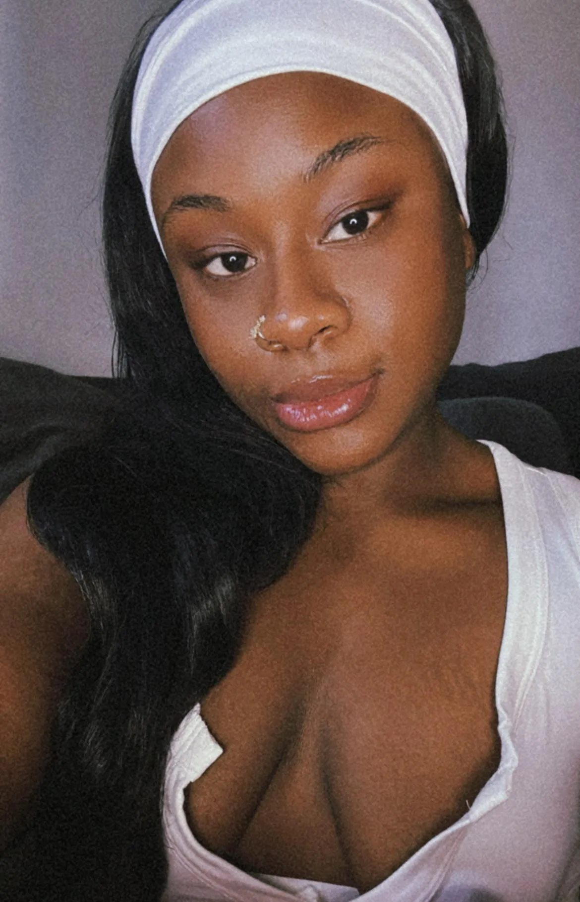 All white like a goddess 💋