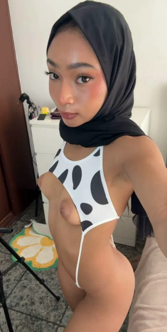 Can u handle a horny latina teen like me??