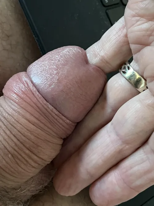 Finger fucking my peehole