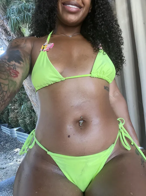 It’s your fav ebony again