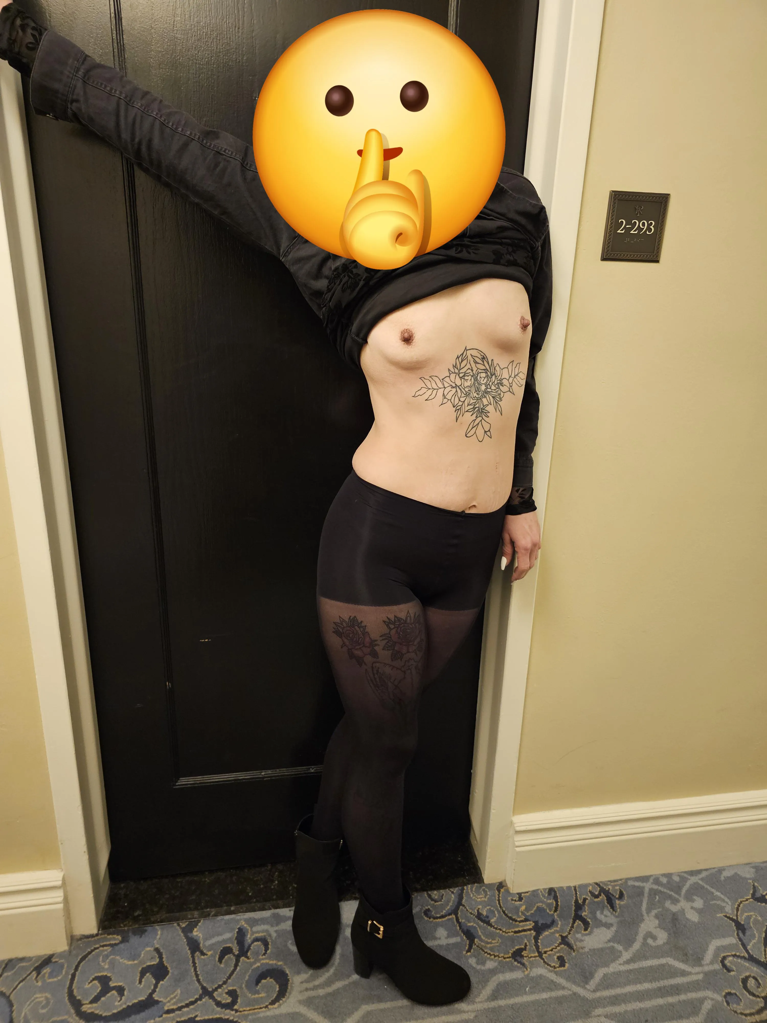 Just a quick pose in “The Royal York” hallways!!! 🔥🔥🔥