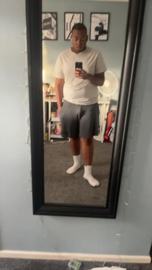 Any tracksuit lads wanna chill on snap with me. Mad horny tonight and wanna see u lot with white socks