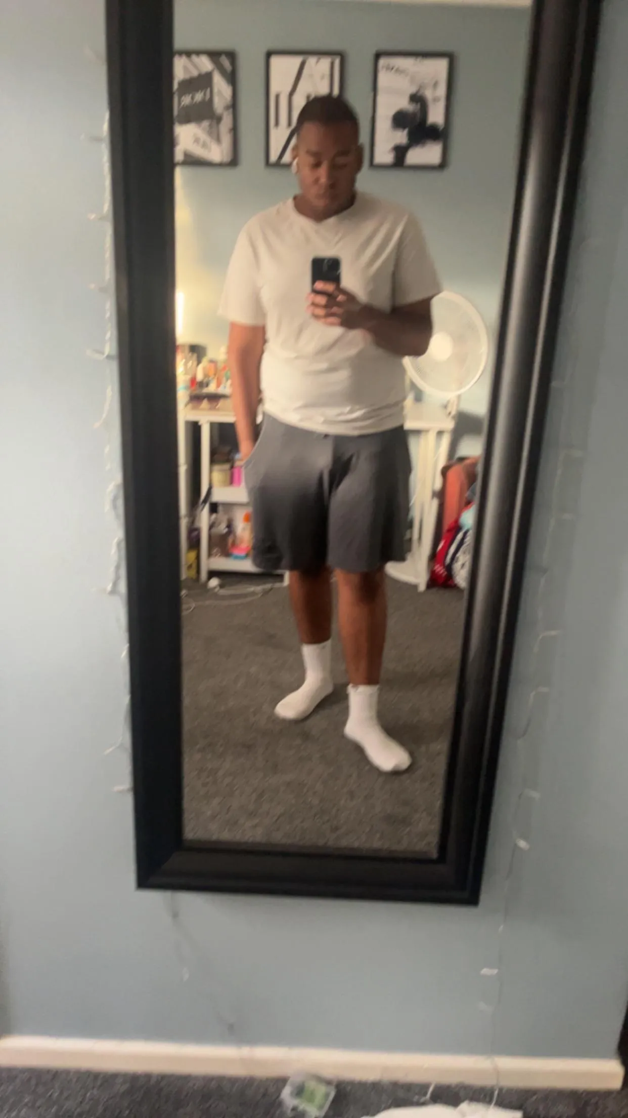 Any tracksuit lads wanna chill on snap with me. Mad horny tonight and wanna see u lot with white socks