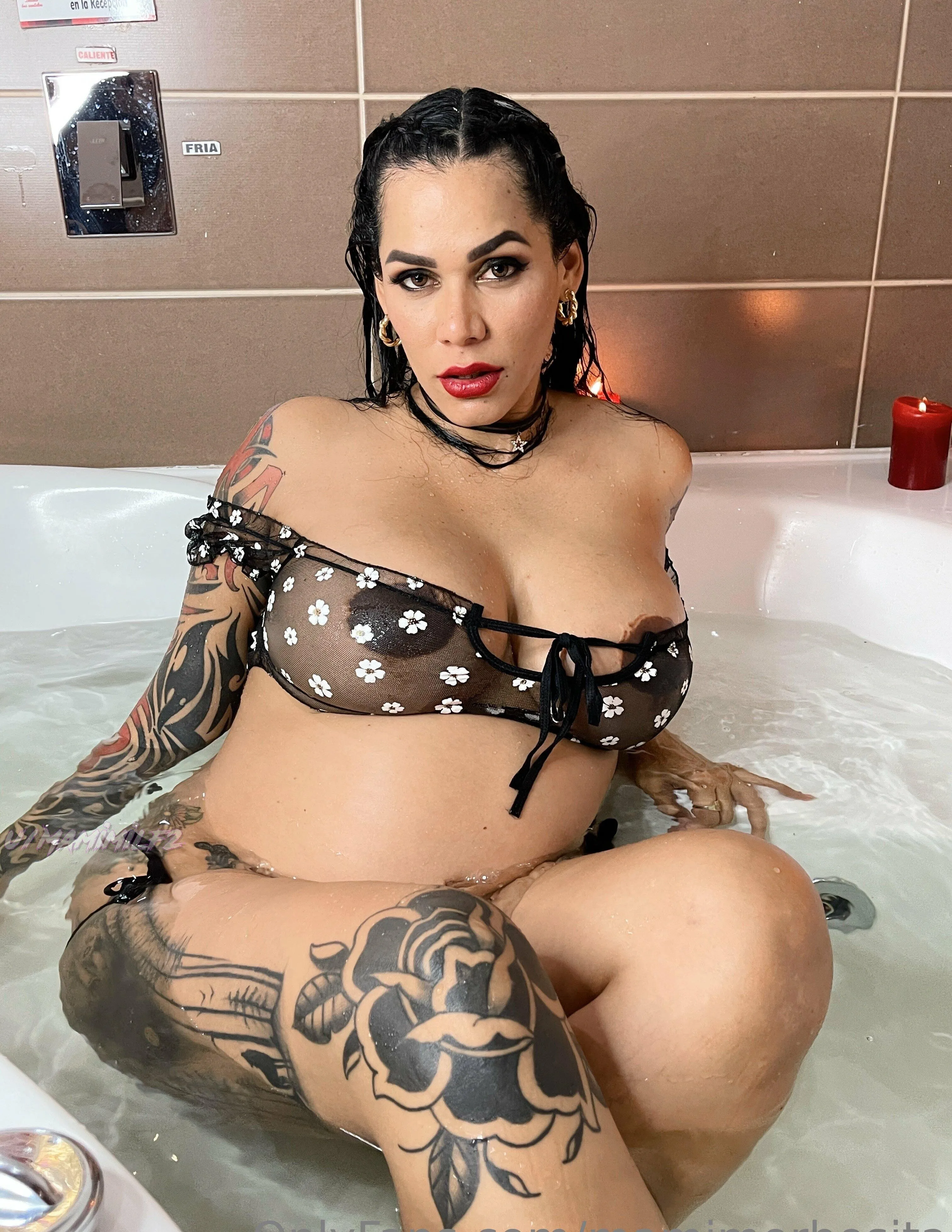 🚿📸 Kinky Monthly Challenge N° 33 – Shower Kink 💦🖤