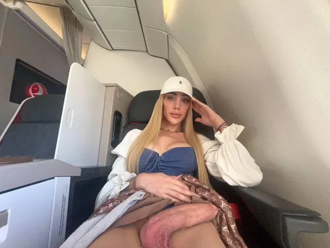 Come on suck me... Nobody gonna see us