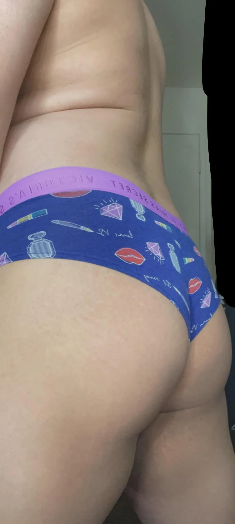 [29] your boyfriend or husband doesn’t have an ass like mine. Come fuck me while he doesn’t know