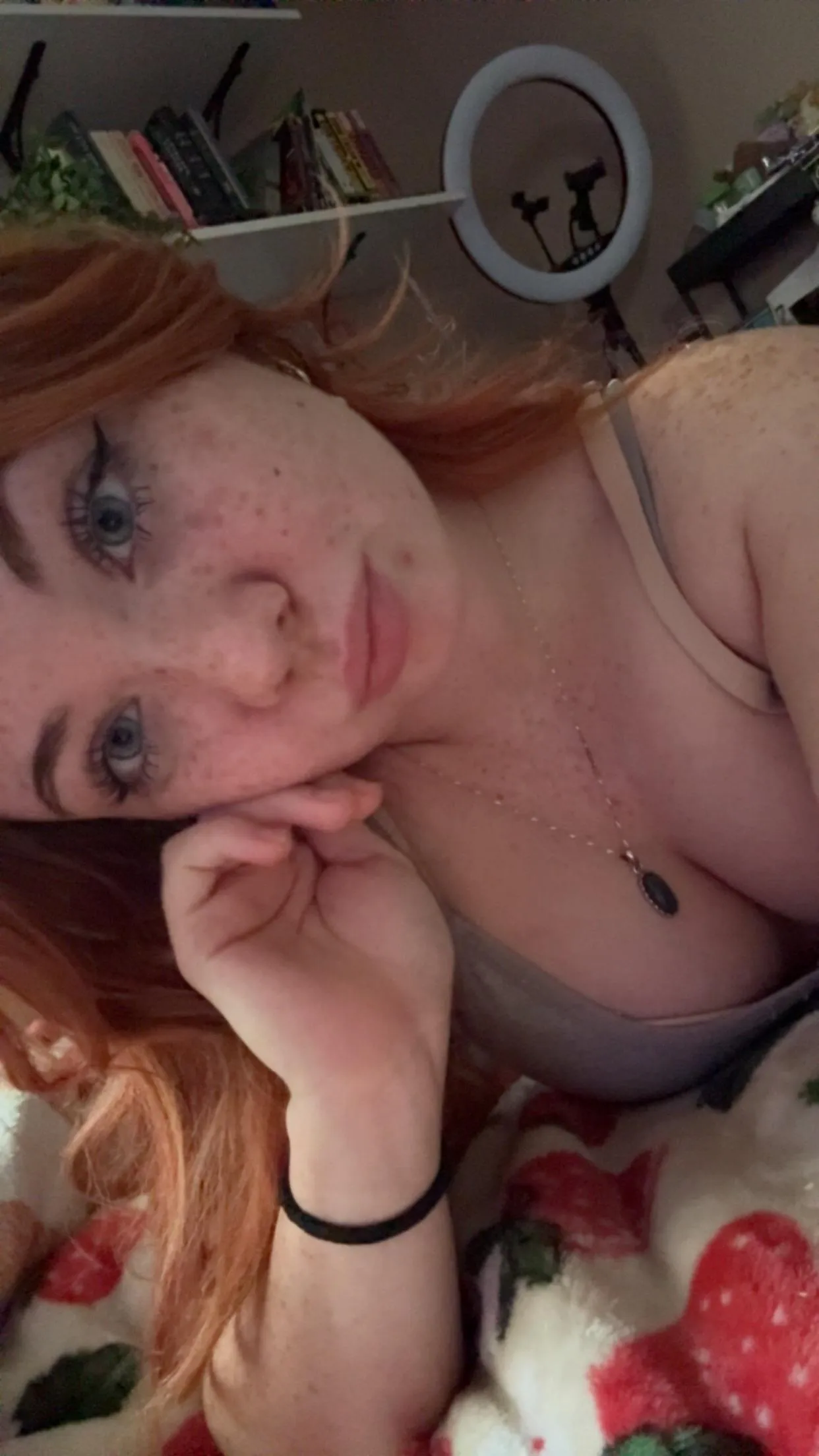 Just looking for fans of redheads [IRTR]