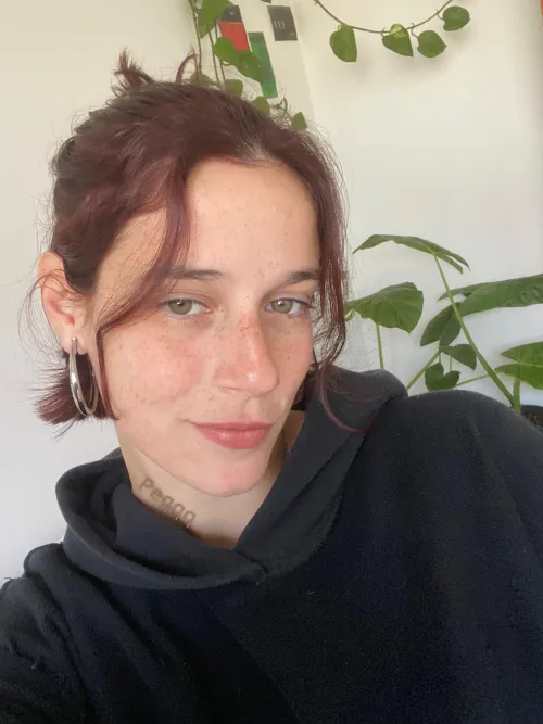 Lots of freckles and messy hair [IRTR]