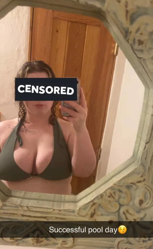 We ended up spending most of the day in pool❤️❤️🥰 swimsuit was on for the most part😈😝😝