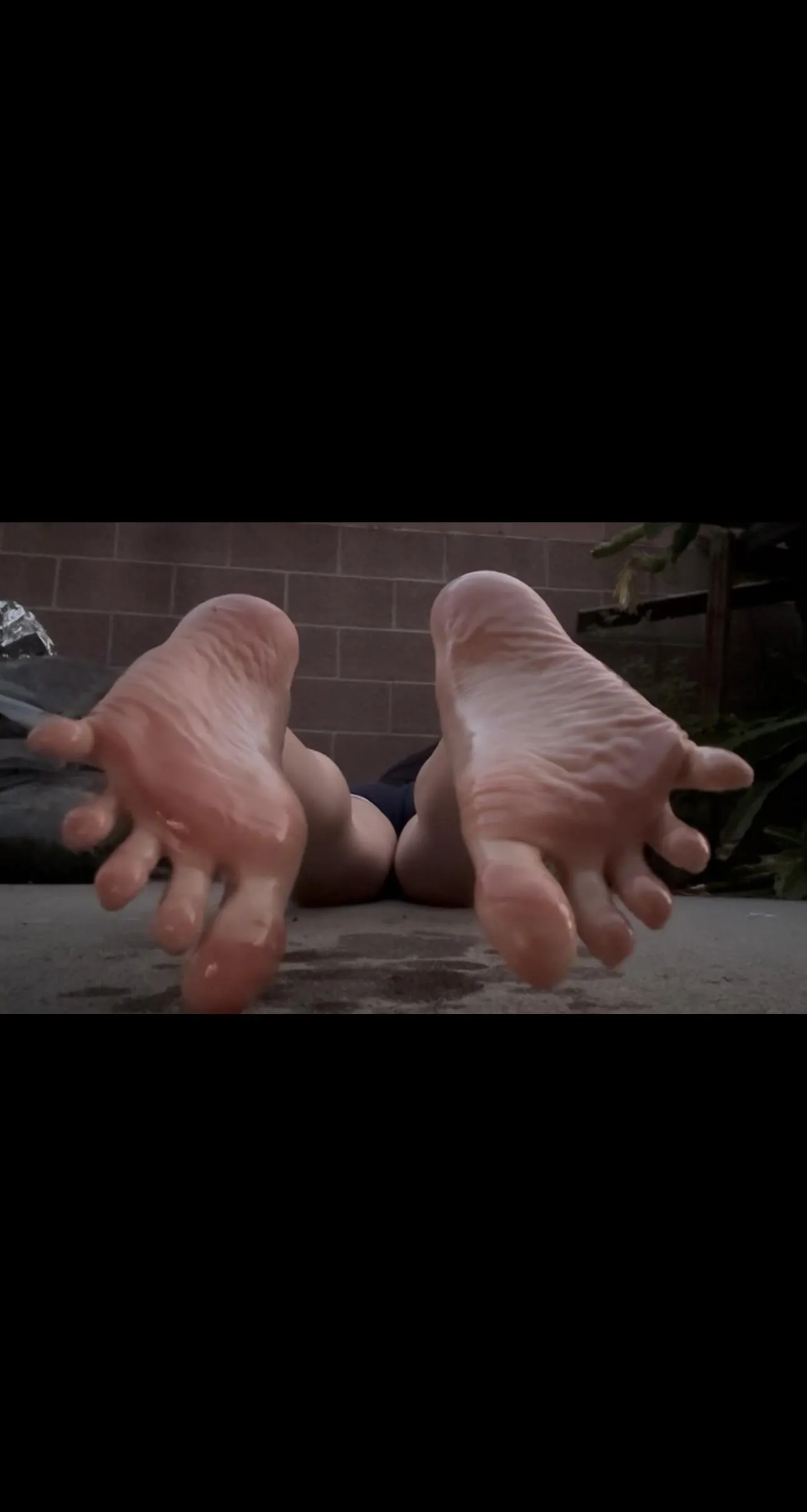 I know you find my oiled up asian feet to be irresistible :)