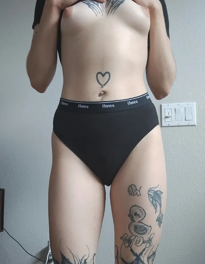 This alt girl wants to be thrown around a little 🖤🩷