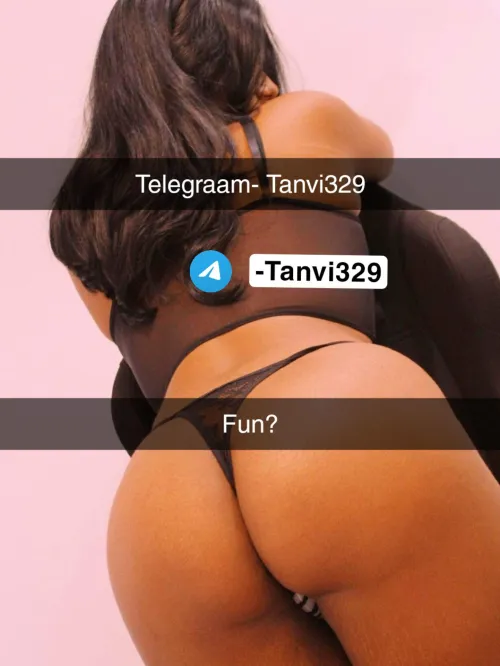 Wanna spank my ass, daddy? F for sexting