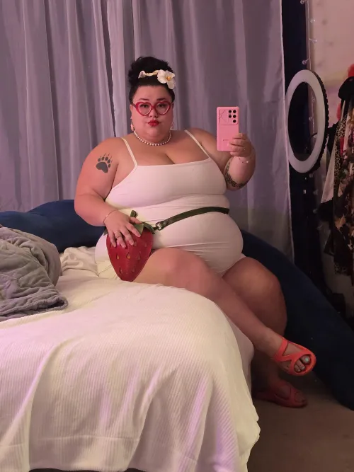 Cute round apple shaped native BBW here ♡