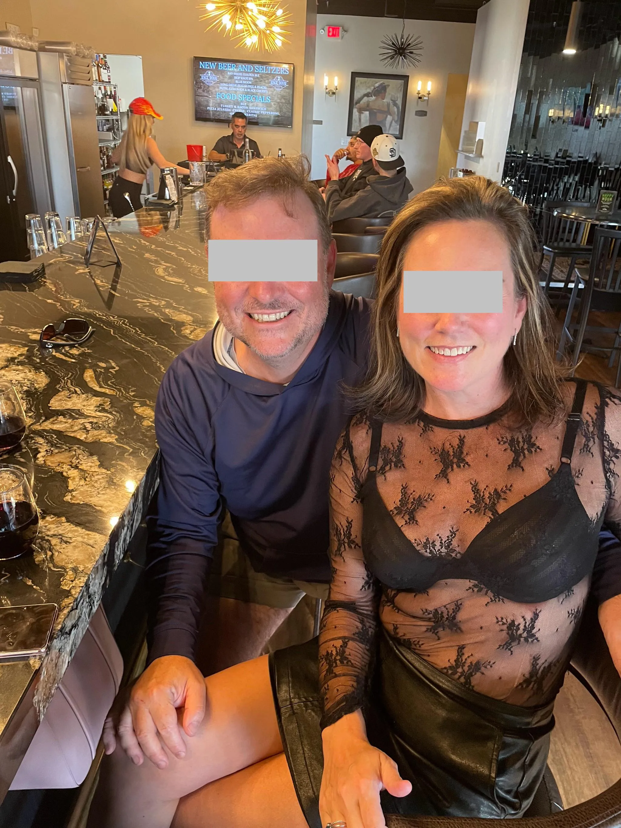 Saturday night-iso of couple or bi female (absolutely no single guys—sorry)