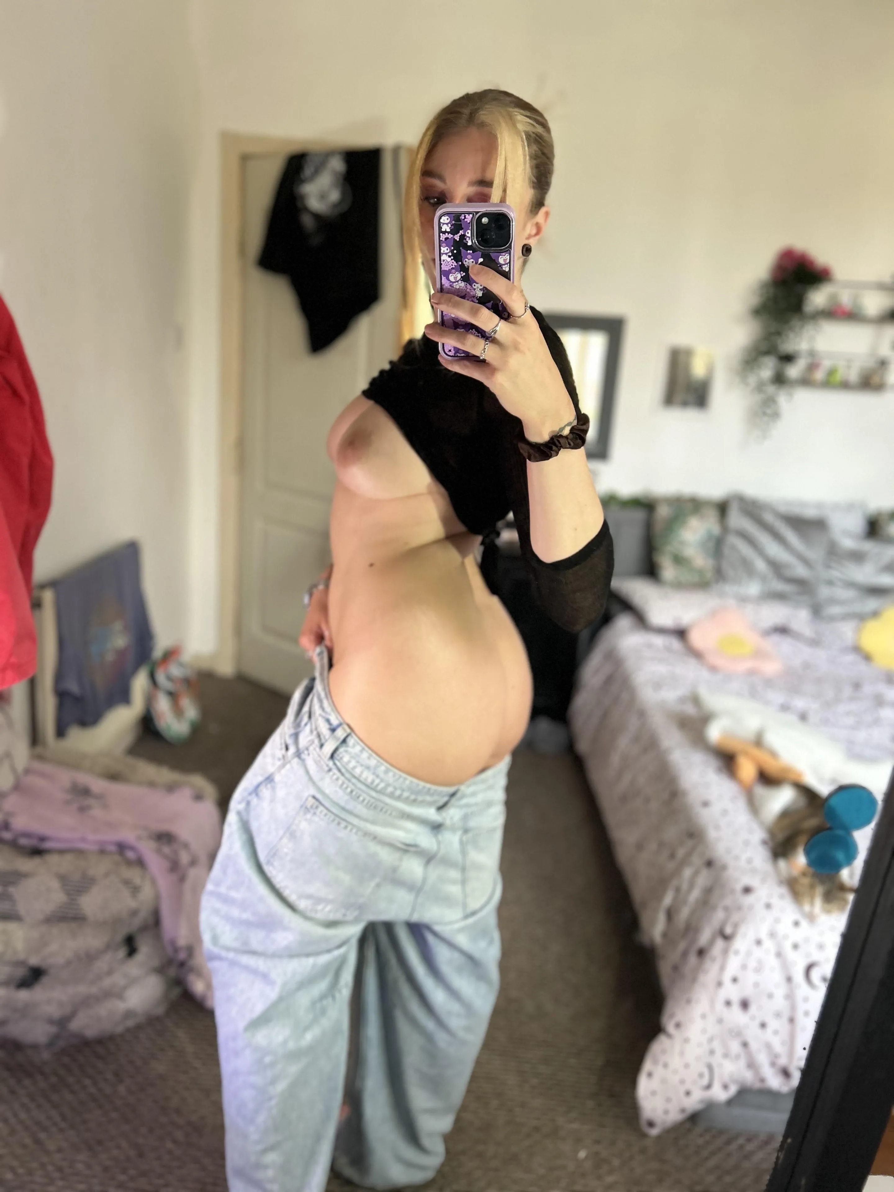 These cheeks need more than just your eyes