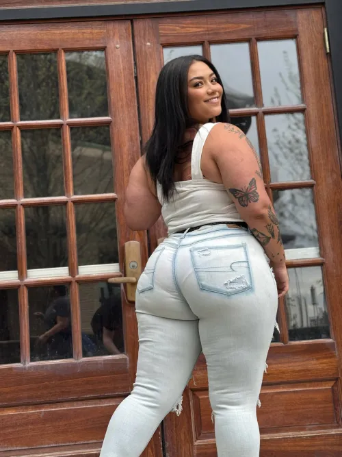 Who needs a blanket when you’ve got a Maine chubby girl?