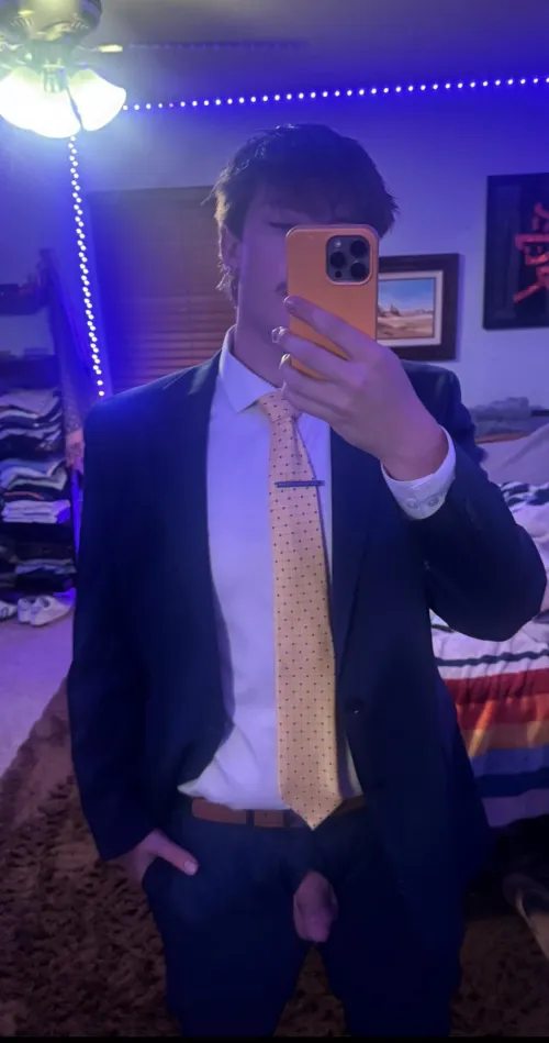 23 horny after work dm me