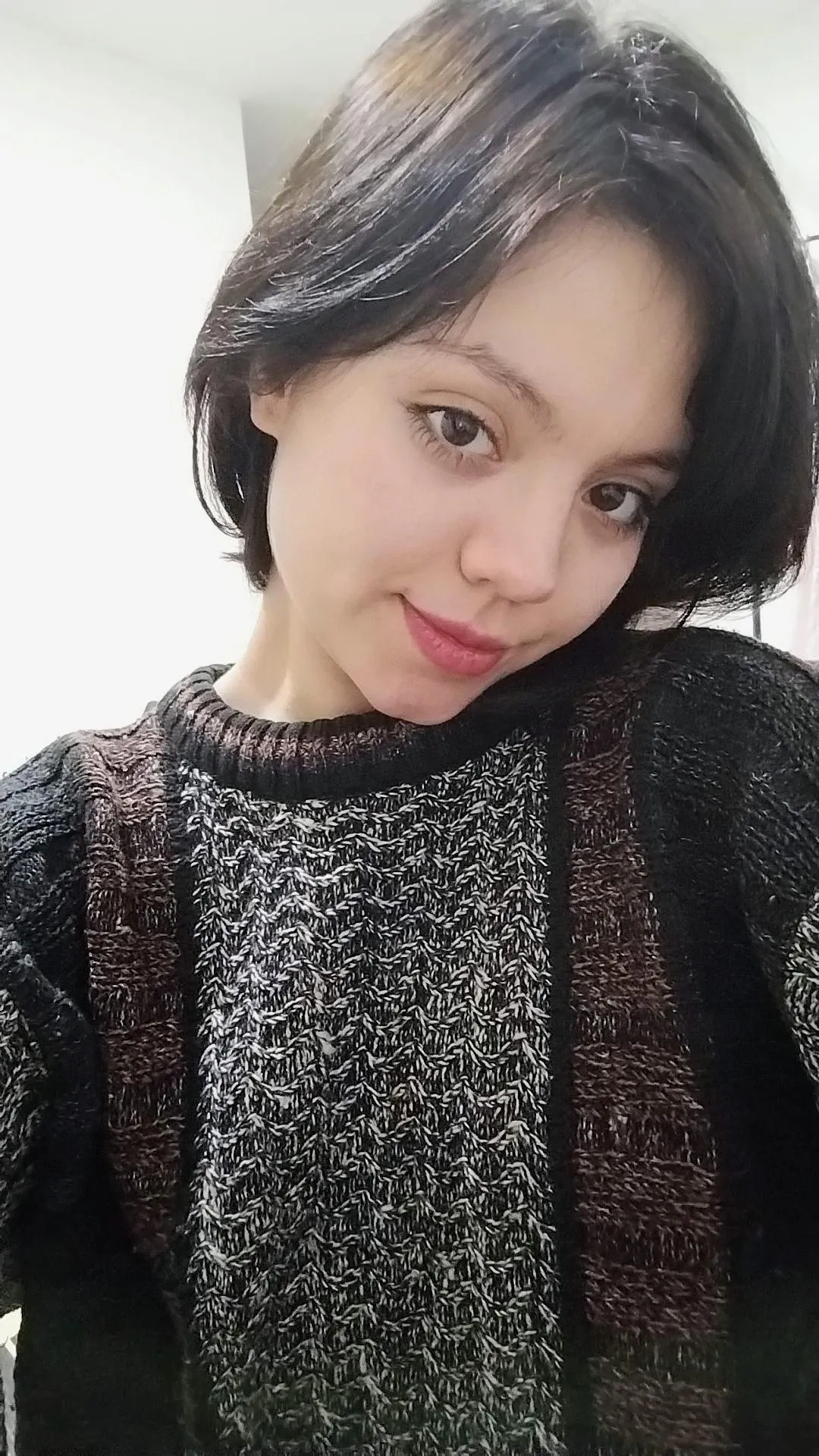 I want a daddy who likes to grab my cheeks.