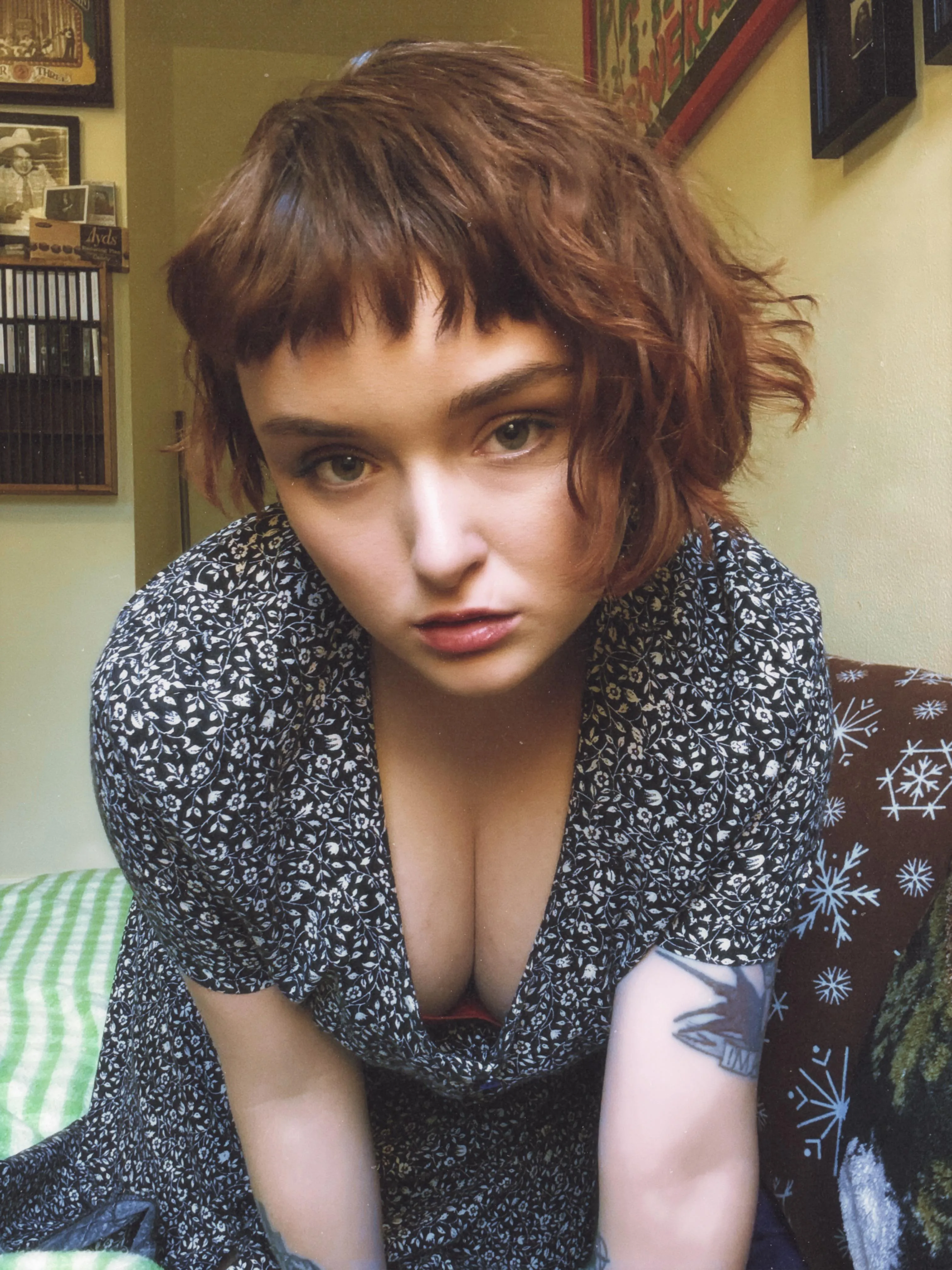 Just a peek (@raquey) [instagram]