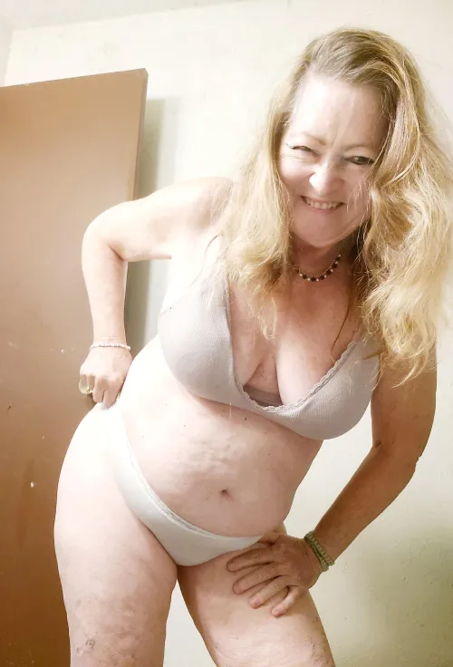 Let me be the hot cougar that catches you today