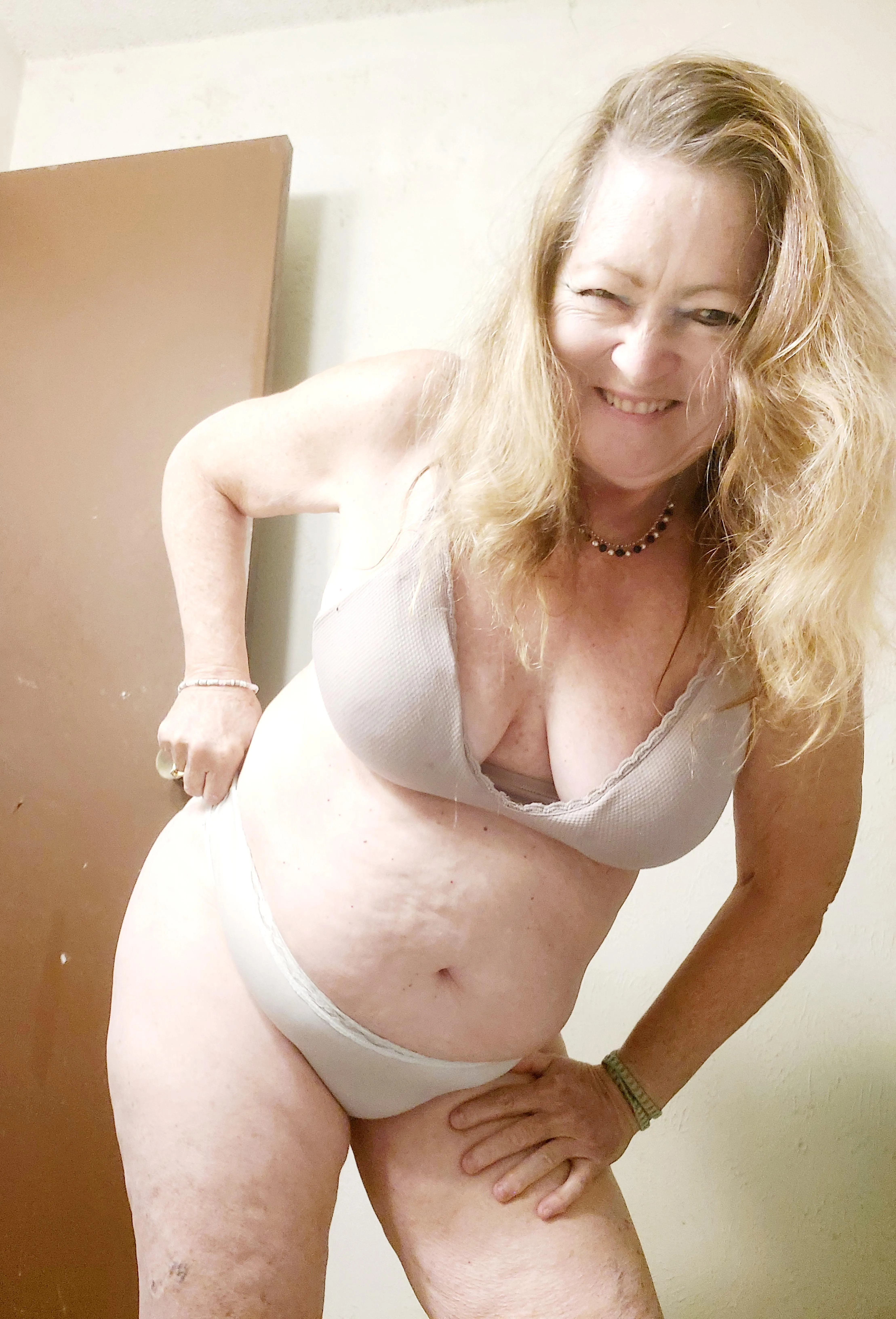 Let me be the hot cougar that catches you today