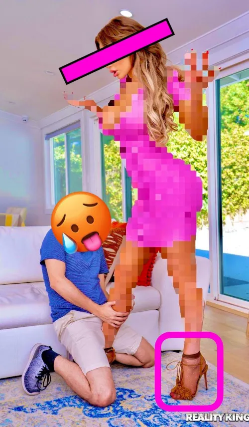 Poor Nicolette Shea can’t go 5 minutes without some pathetic  beta simp losing control in front of her.