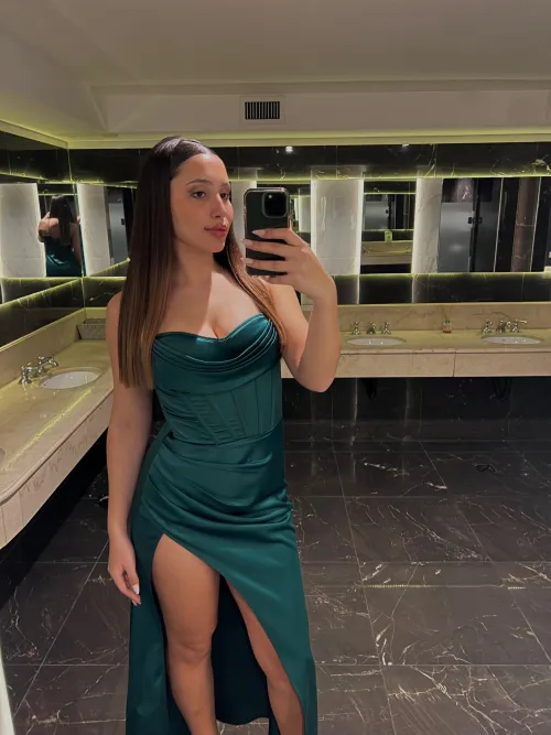 Snd'ing a nude to 'any guy' who react and comments to this (be patient)