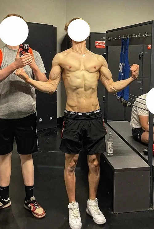 20 need someone to worship this body