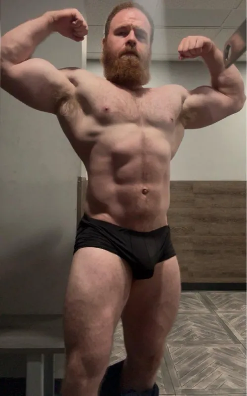 Big arms? Is it finally my turn? 🫢