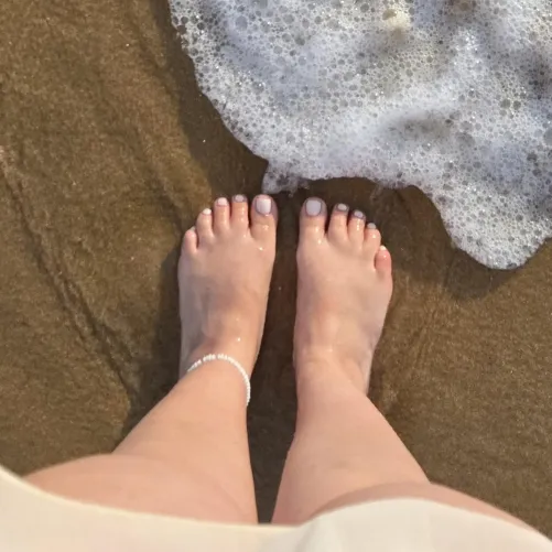 Confessions start with a glance. Care to sin a little? #feet