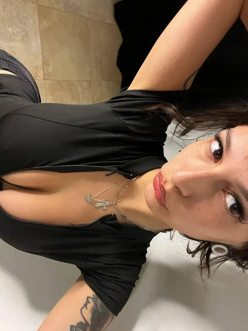 [f4fm] inked up latina babe just landed n ready to swap vibes n spit who’s gonna show me how freaky cali gets?