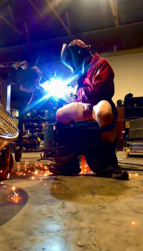 It was so hot today I had to weld with my pants off at work 🤪