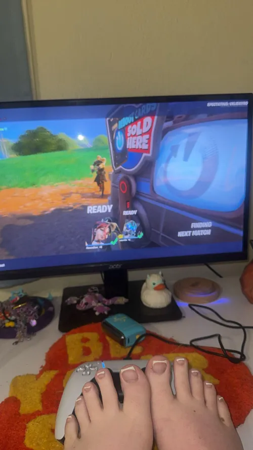 let’s play together?? i’ll carry youuu, or you can suck them while i play ;)