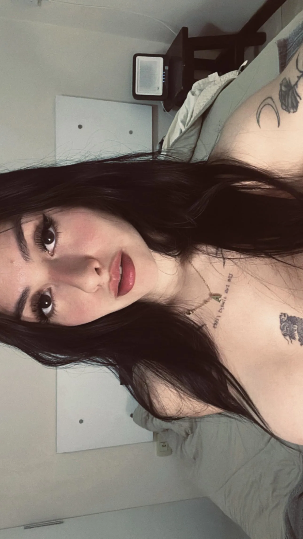 Shhh… I only show everything on my page 👀