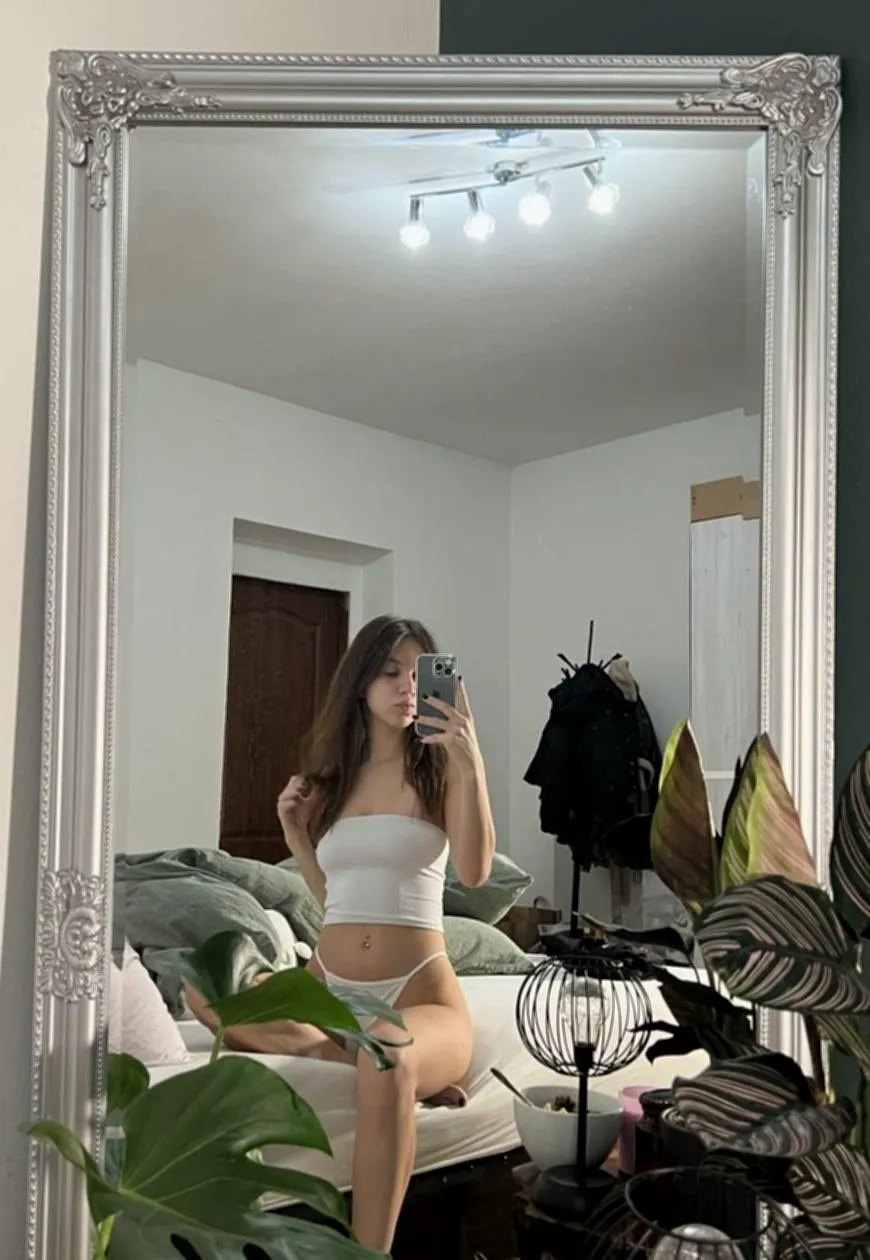 20F Boise - Would like to worship a mature man