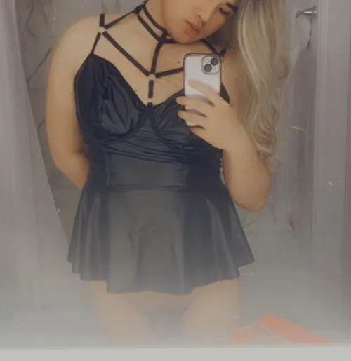 23 [S4M] Staying in Hoxton this August, would love to find someone to dress up for 💋