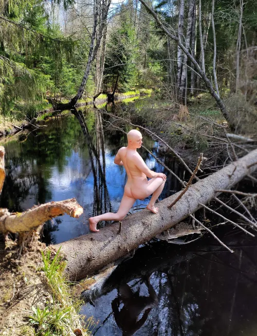 Being nude outside is the best feeling ever 🌿🌞