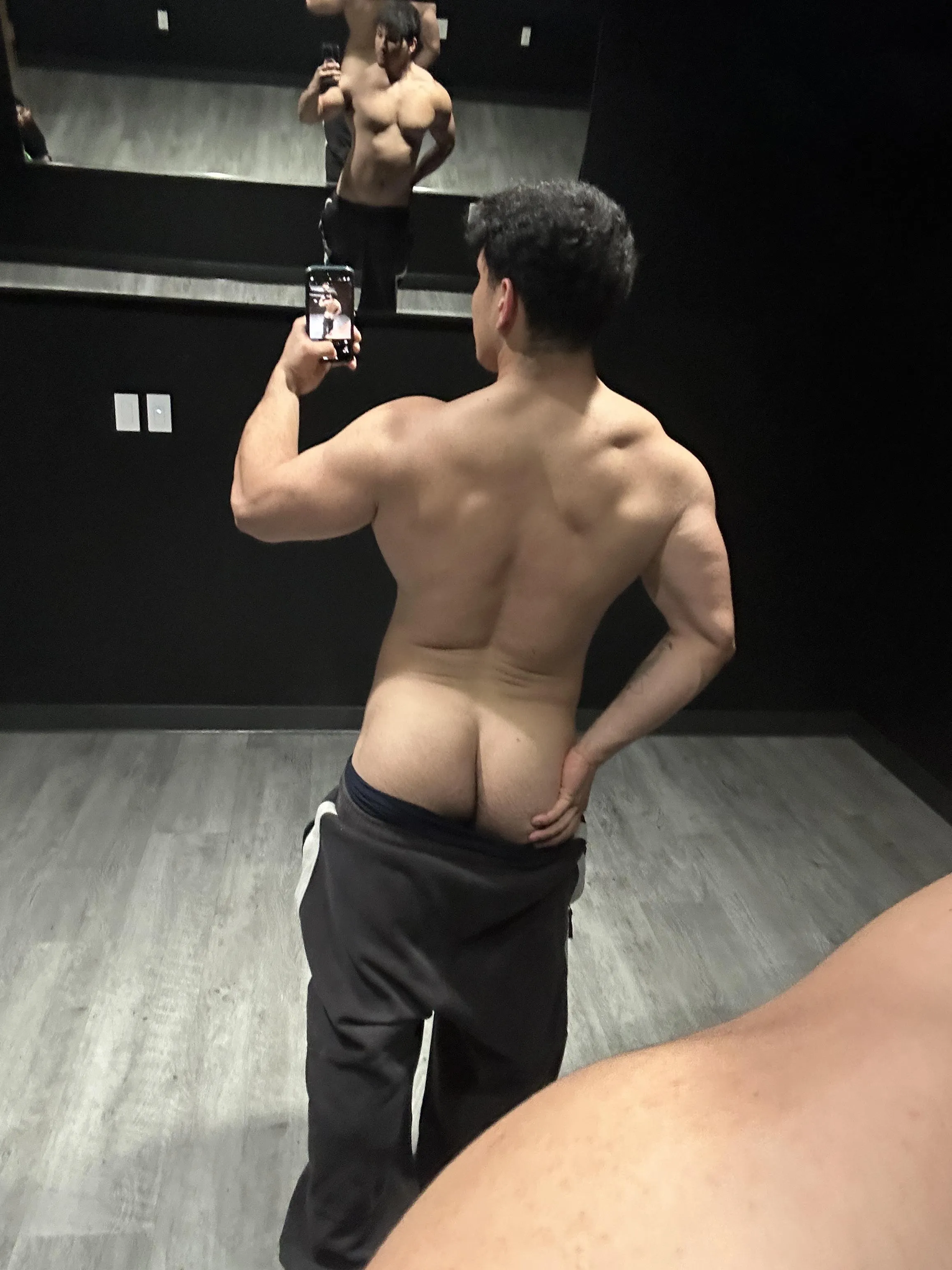 Daily squatting is paying off Latino gym butt
