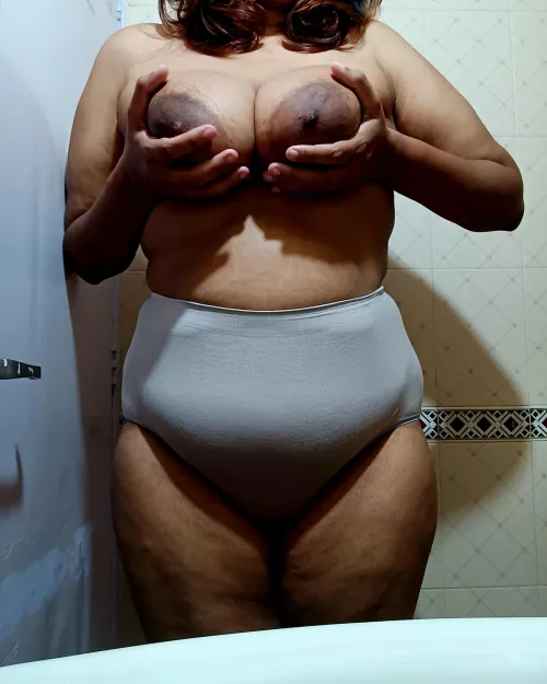 Damn! Really needed a massage and tons of orgams. No luck. 25 (f) Mumbai