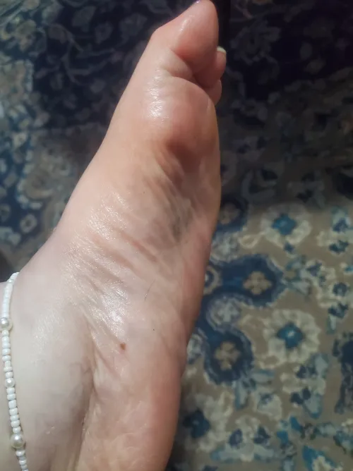 I love lotion on my feet