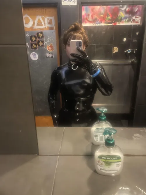 Out at the club 😇