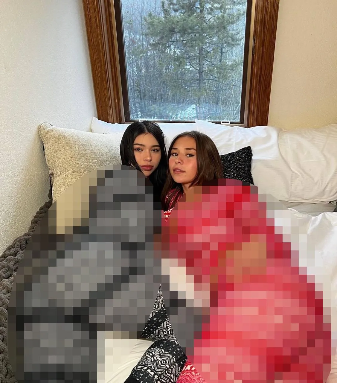 red♥️ or black🖤 choose one