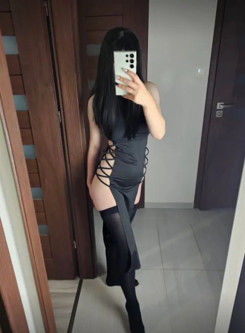 What's the first thing that comes to mind when u see my body^^ (f)