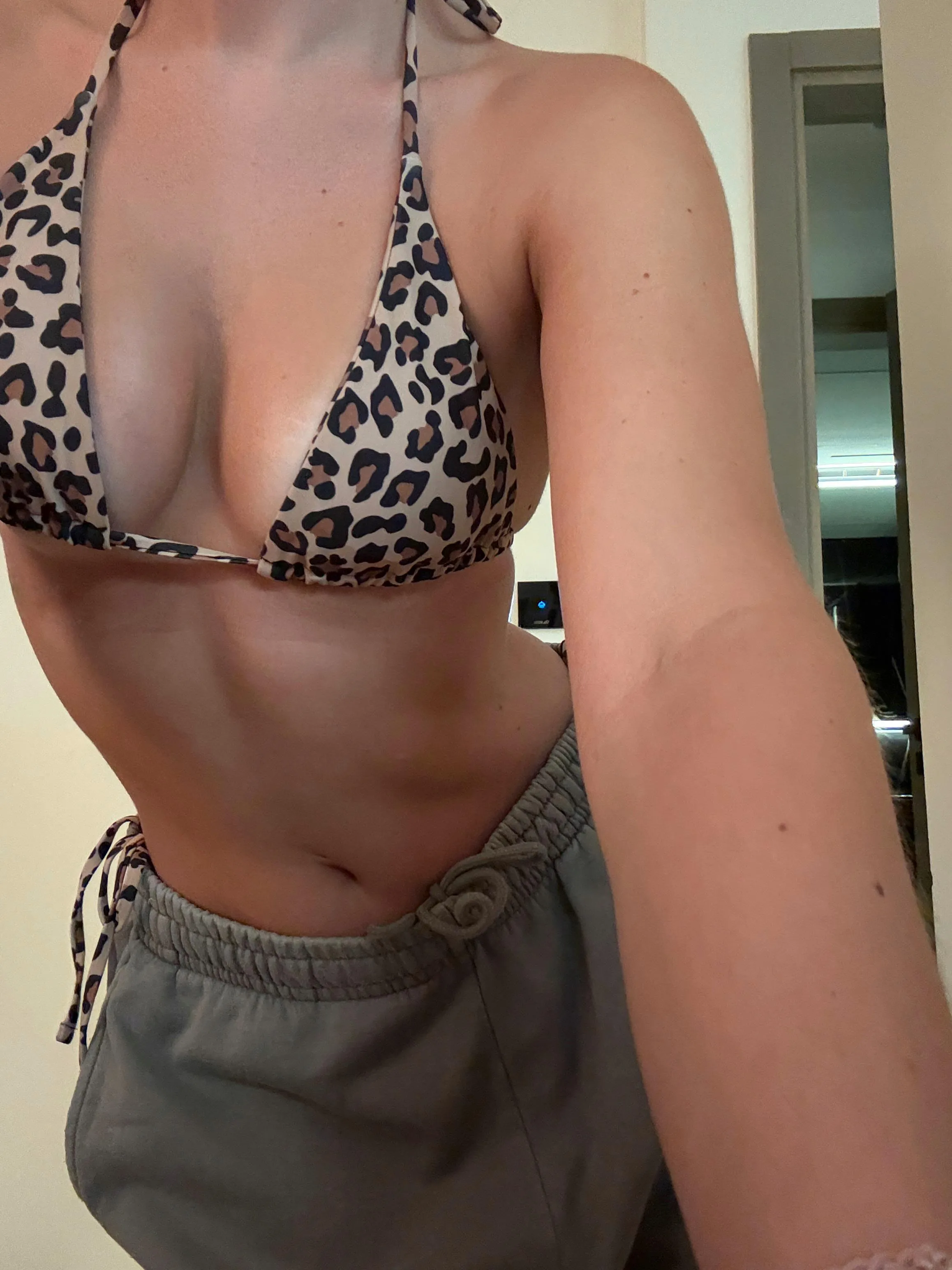 Würdest du deinen Schwanz auch zwischen meine 🍒 stecken?