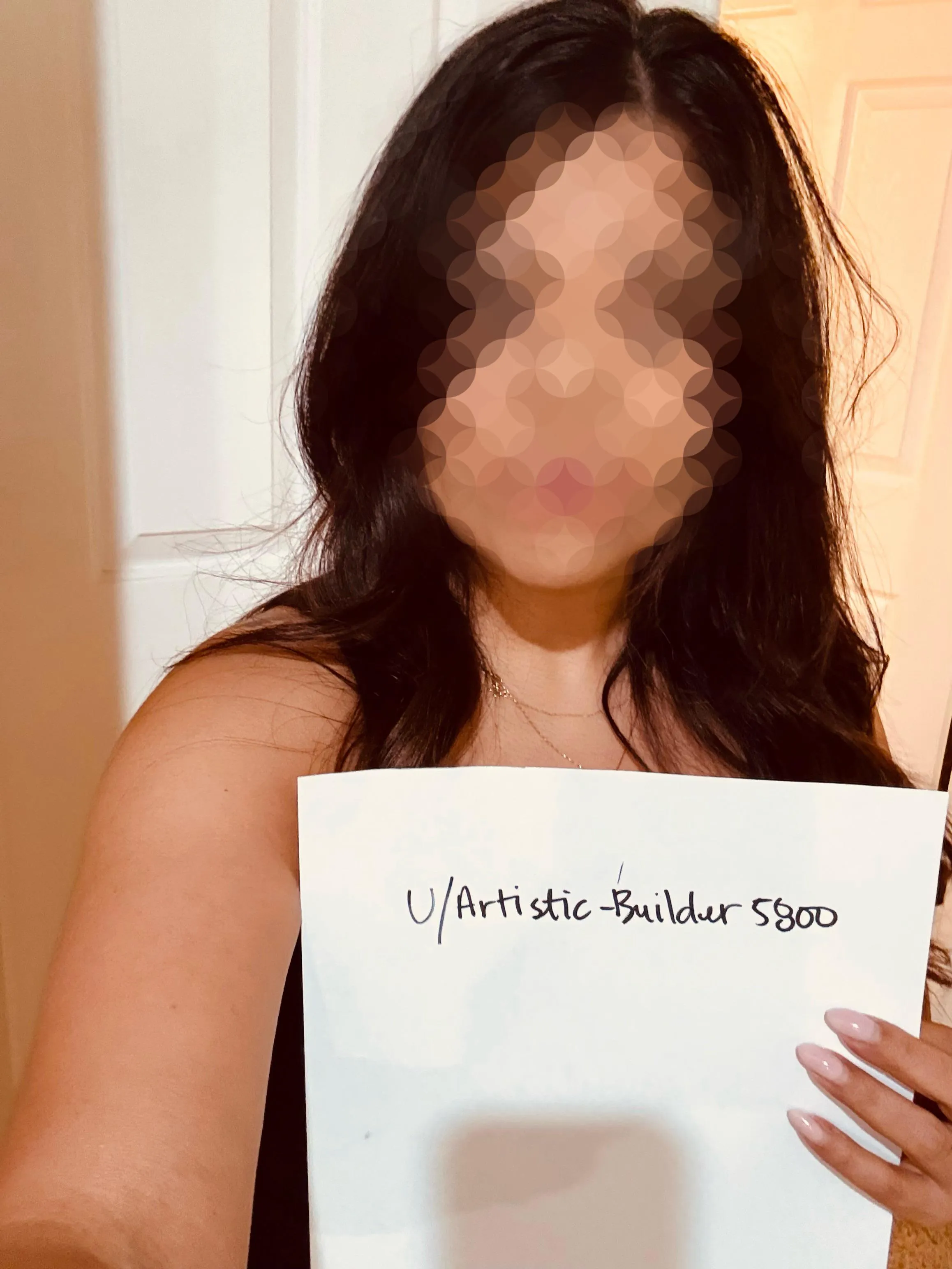 Couple in our 40s looking for M for the Mrs. We’re not in a rush. Looking to meet for drinks first to check the vibe and can plan for the next meet. She’s Latina 4’9, 34DDD and describes herself as fluffy. She likes funny people and she’s very ea