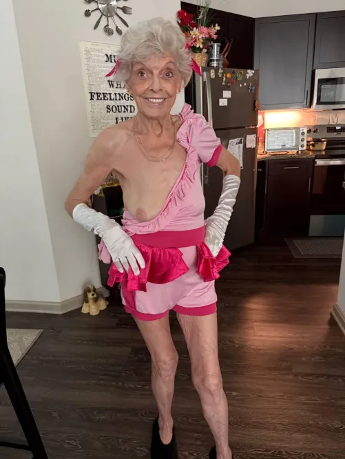85yo, I’ll cook you dinner if you eat my pussy. Deal?
